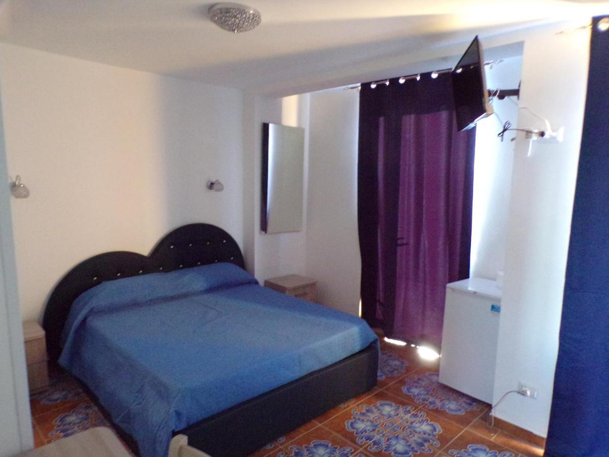 Nuova Aurora Rent Rooms Roccalumera Exterior photo